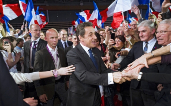 Sarkozy closes gap as candidacy deadline passes