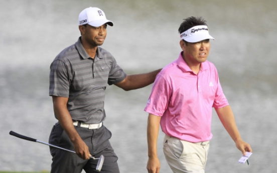 Woods takes 1-shot lead at Bay Hill