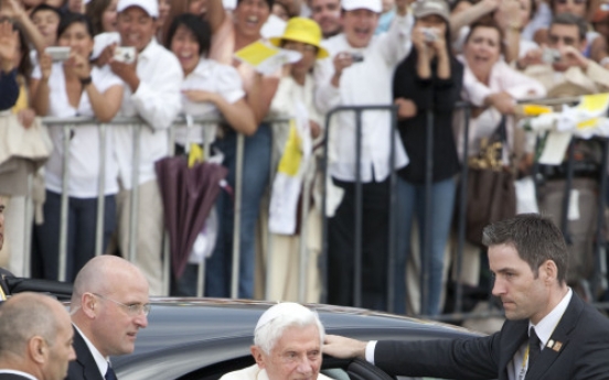 Pope focuses on children during Mexico visit