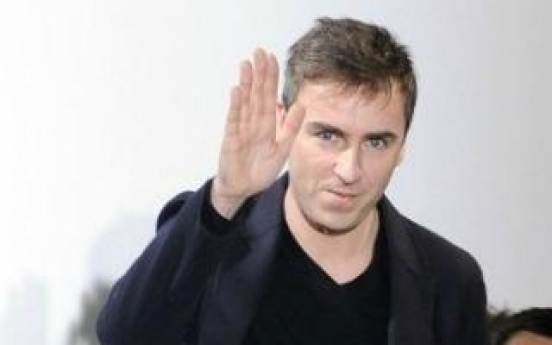 Dior names Simons as artistic director