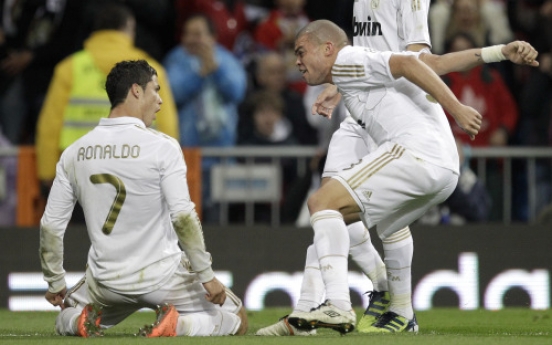Ronaldo, Messi set Spanish goal mark