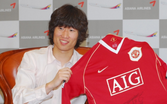 Park Ji-sung extends term as Asiana’s goodwill envoy