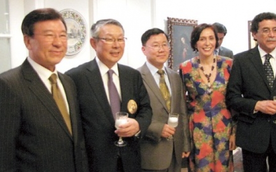 Korean awarded for work with Peru