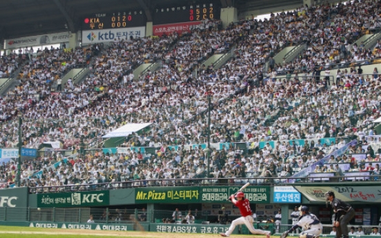 Korean baseball draws in fans for record breaking season