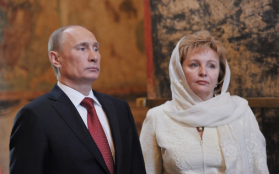 Wife alongside Putin in rare Kremlin appearance