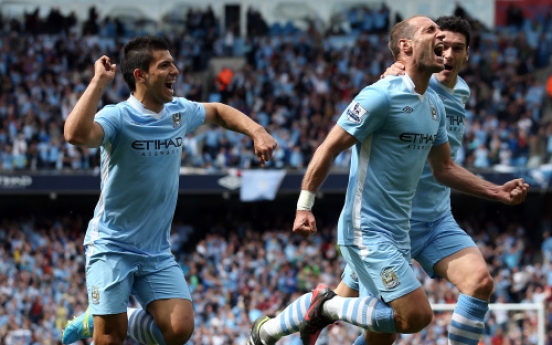 Man City wins title with late goals in final game