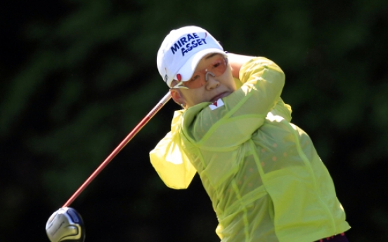 Pettersen ousted, Tseng fights on