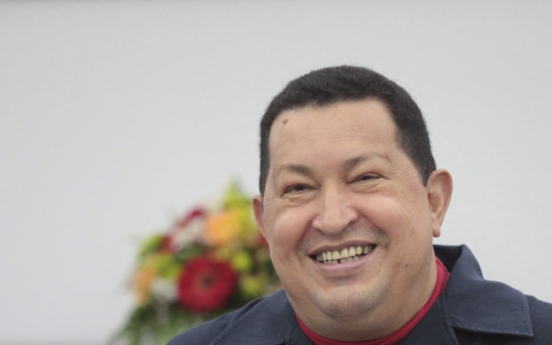 Woman follows Hugo Chavez on Twitter, gets home