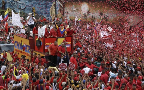 Chavez rallies thousands to launch re-election bid