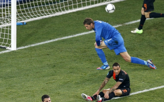 Ronaldo’s goals oust Netherlands