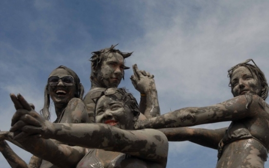 Boryeong prepares to lure expats again with glorious mud