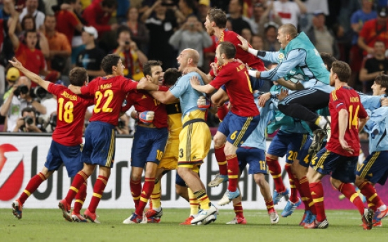 Spain storms into Euro final