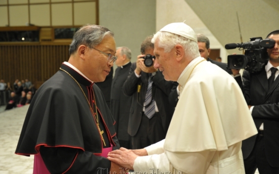 Pope confers pallium on Seoul’s new archbishop