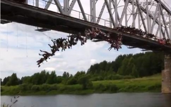 135 people bungee jump off bridge