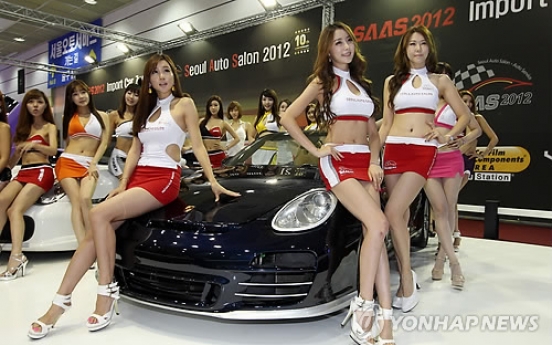 Seoul Auto Salon attracts crowd