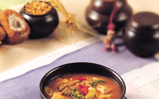 Doenjang jjigae (soybean paste stew)