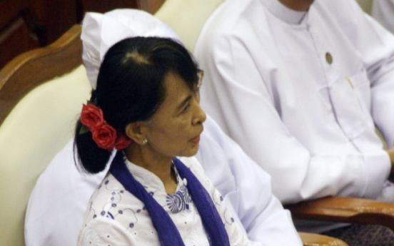 Suu Kyi urges MPs to back minority rights