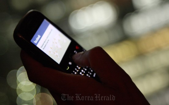 Facebook, HTC work on smartphone for mid-2013