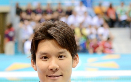Park Tae-hwan wipes away tears after long day in the pool
