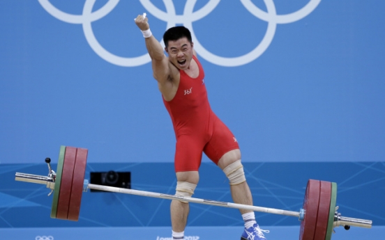 North Korean Kim wins men's -62kg weightlifting