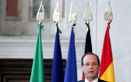 Hollande vows to defend eurozone