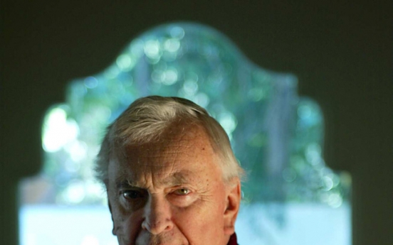 Author, playwright Gore Vidal dies