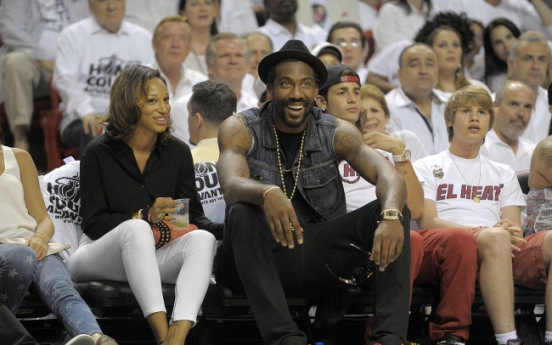 Knicks captain Amar’e Stoudemire encourages youths to pick up books