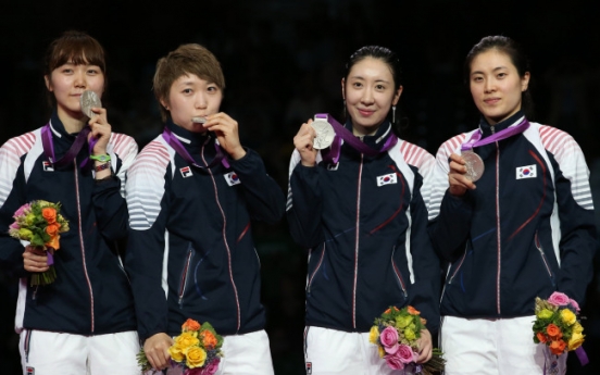 Korea wins silver in women’s team epee