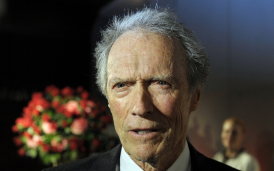 Clint Eastwood endorses Romney’s presidential bid