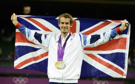 Murray drubs Federer for gold