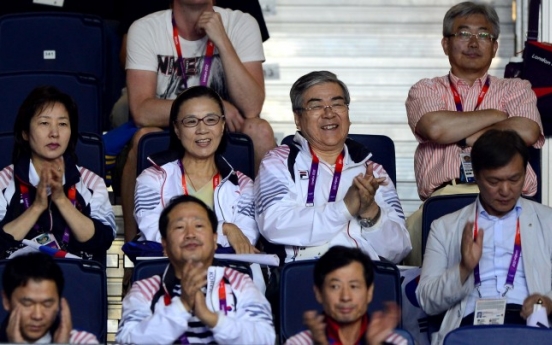 [Photo] Cheering for Korea