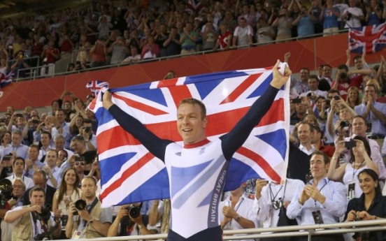 Hoy wins record sixth gold