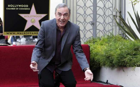 Neil Diamond gets star on Hollywood Walk of Fame