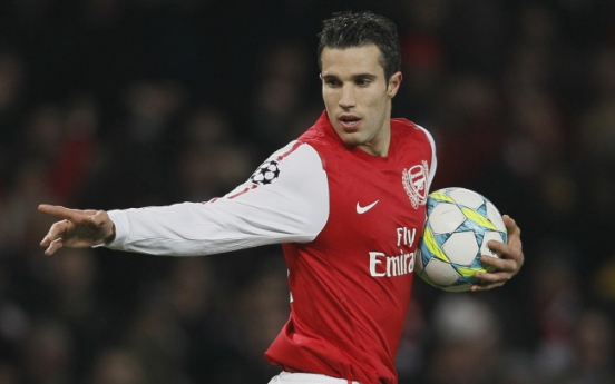 Football: United agree deal for Arsenal’s Van Persie