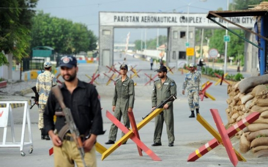 Gunmen attack Pakistan air base, 8 dead