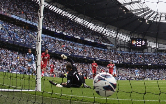 Man City rallies to avoid upset