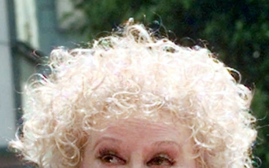 Humorist Phyllis Diller dies at 95