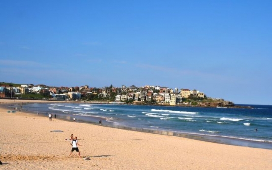 Sandpit collapses, Korean student dies at U.S. beach