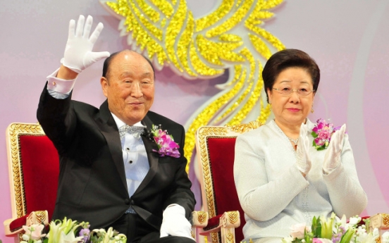 Unification Church founder dies