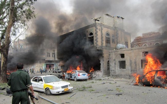 Yemen’s defense minister survives car bomb, 12 killed