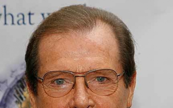 Former 007 Roger Moore ‘beaten up by first two wives’