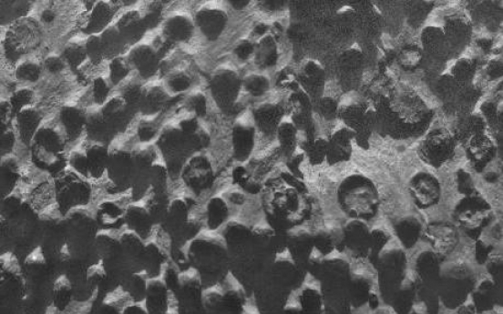 Mars rover finds strange spheres on ground