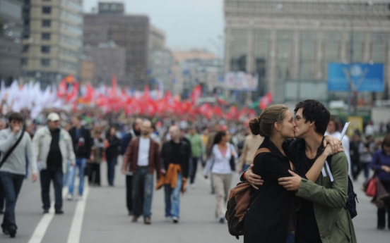 Russia protesters challenge Putin in new rally