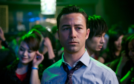 Joseph Gordon-Levitt time travel in ‘Looper’ with Bruce Willis