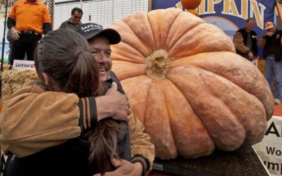 800kg pumpkin wins Calif. weigh-off