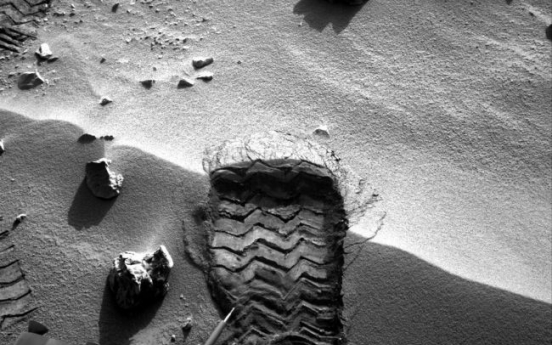 Mars rover photograph shows strange object