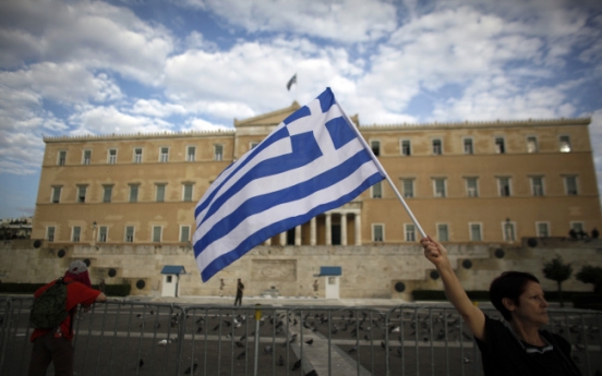 Troika hopes for Greek debt deal within days