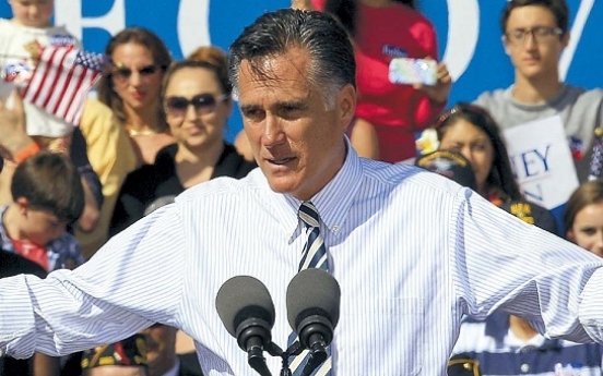 Obama, Romney seek support from women