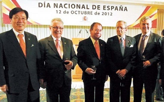 Spanish envoy focuses on debt crisis