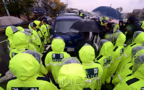 Police block anti-N.K. leaflets to prevent possible armed clash